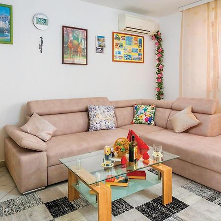 2 Bedroom Gorgeous Apartment In Rabac Zewnętrze zdjęcie