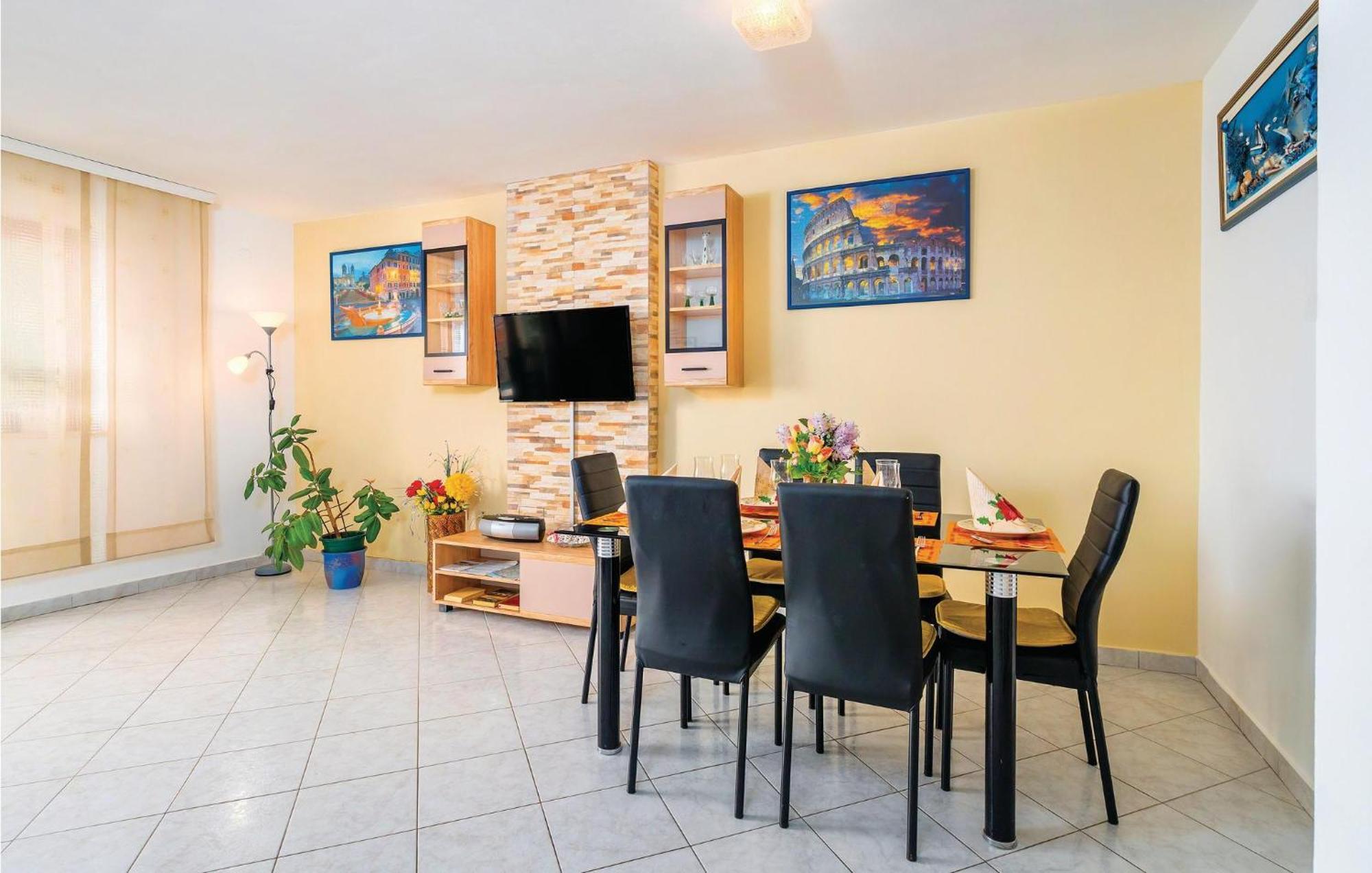 2 Bedroom Gorgeous Apartment In Rabac Zewnętrze zdjęcie
