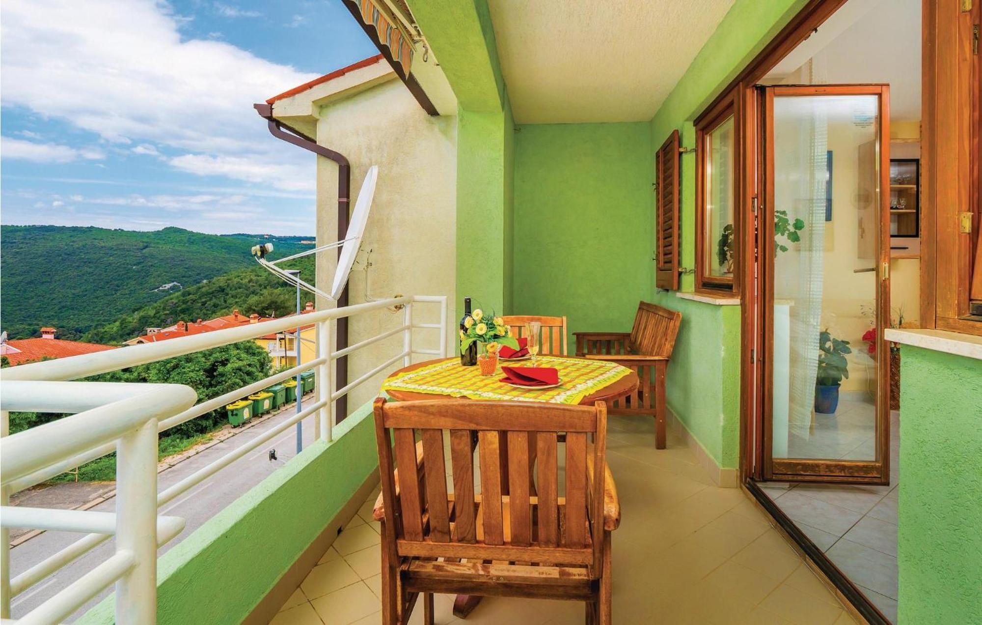 2 Bedroom Gorgeous Apartment In Rabac Zewnętrze zdjęcie