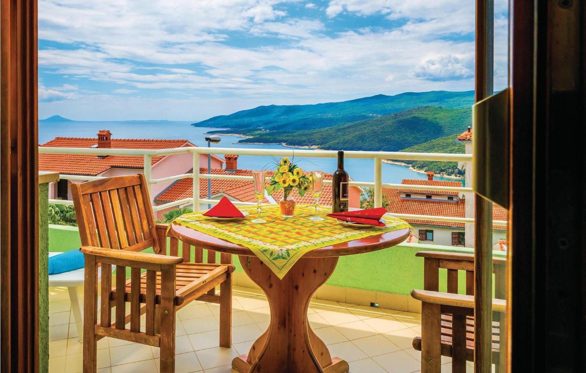 2 Bedroom Gorgeous Apartment In Rabac Zewnętrze zdjęcie